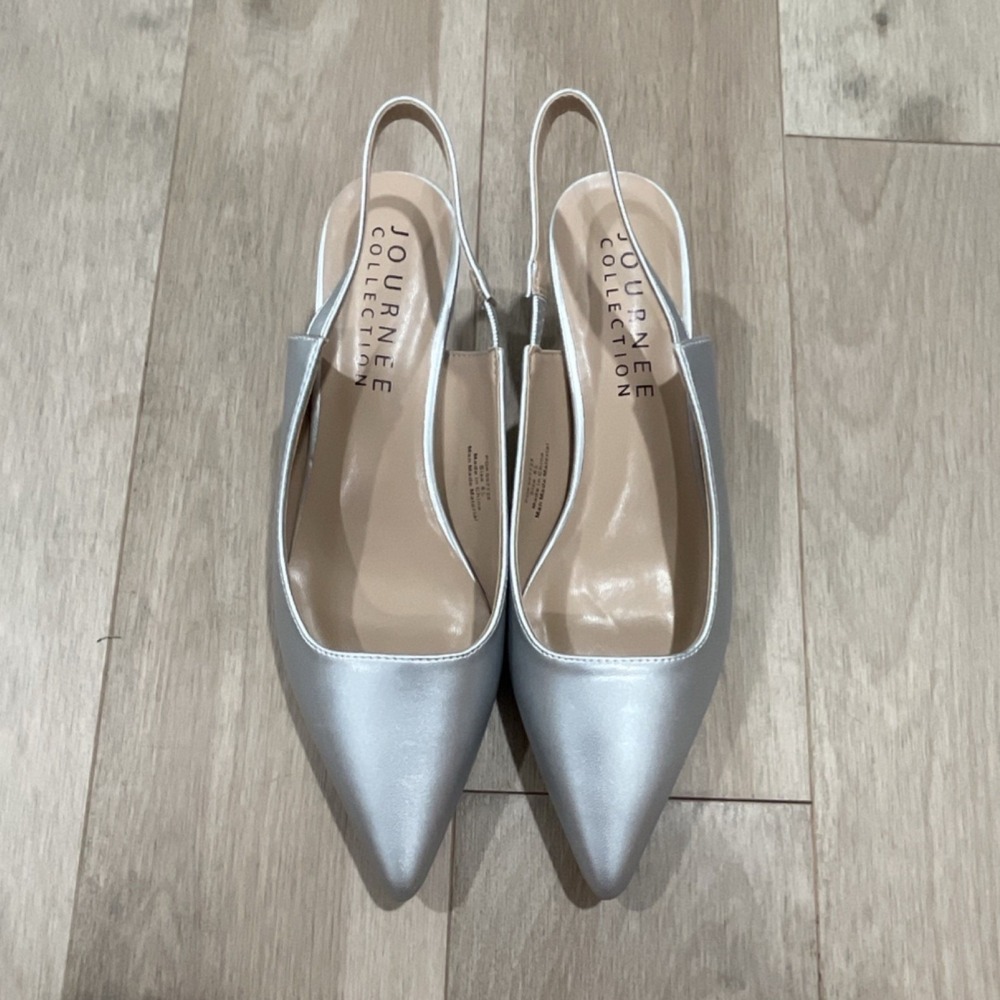 New Journee Collection Paulina Womens Pointed Kitten Heels Pumps Silver Size 6.5